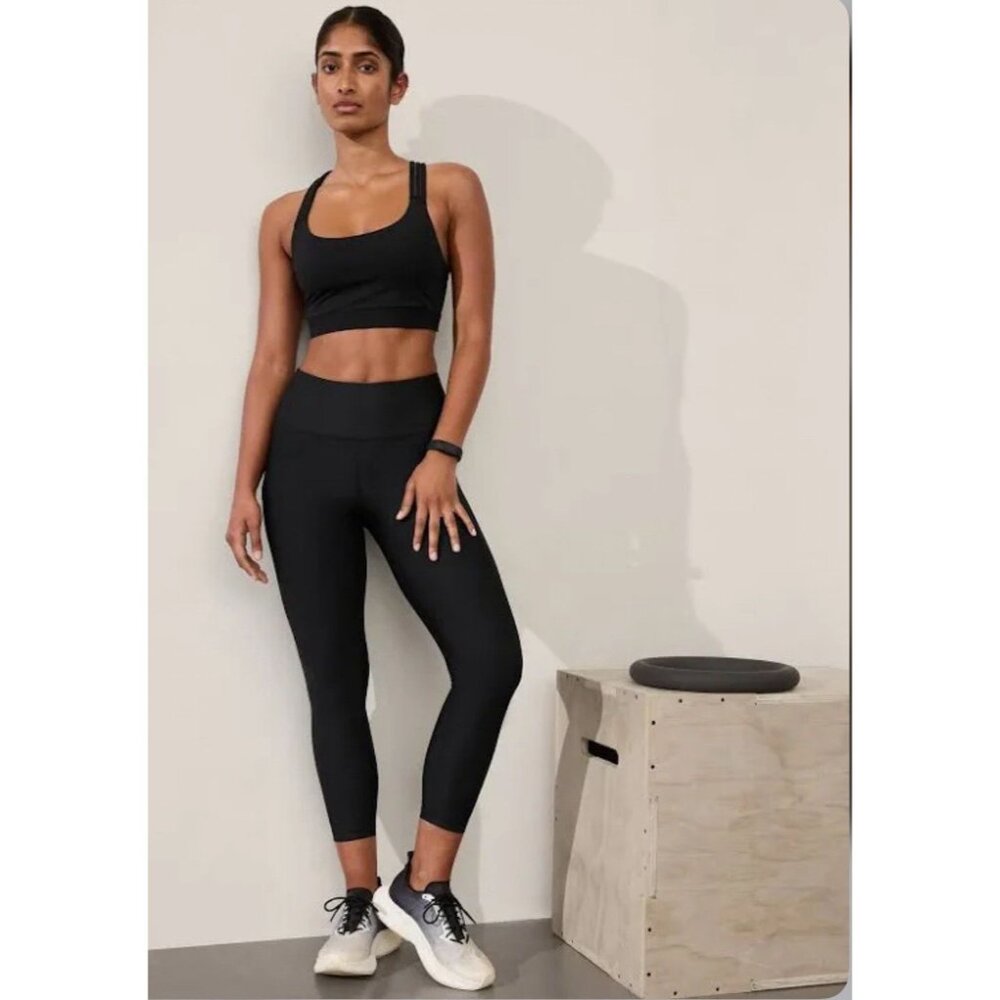 Athleta Salutation Stash 7/8 Tight with Pockets Size Small - Black Adjustable